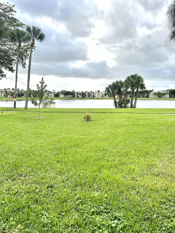 Delray Beach, FL 33484,5190 Las Verdes CIR 105