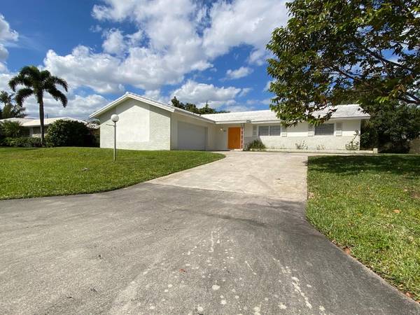 1881 W Caribbean RD,  Lake Clarke Shores,  FL 33406