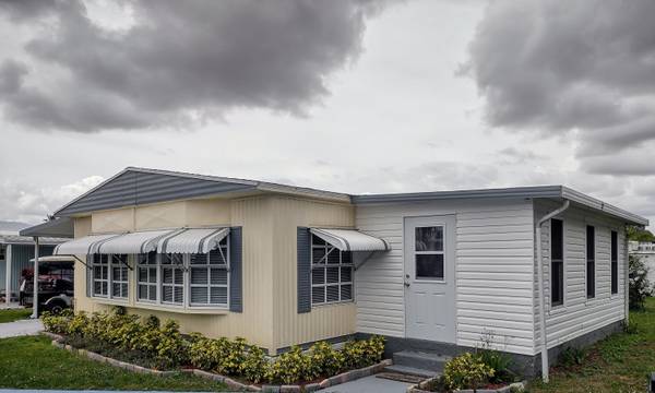 10 Brisa LN, Port Saint Lucie, FL 34952