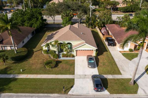 Royal Palm Beach, FL 33411,114 Queens LN