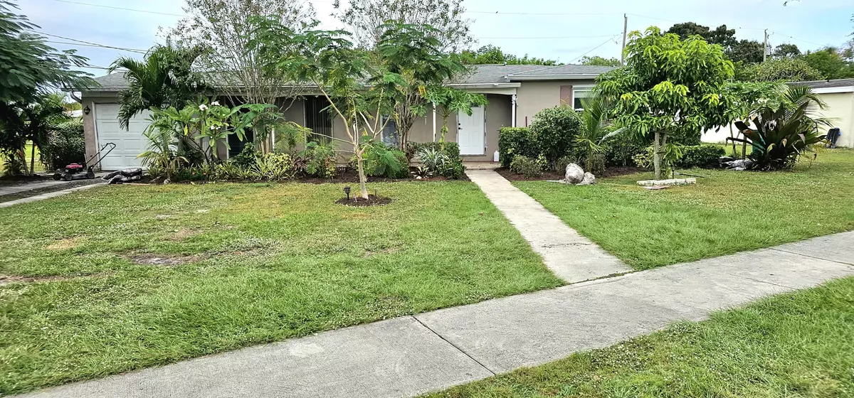 Port Saint Lucie, FL 34983,191 SE Castana CT