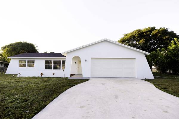 1616 Sherwood DR, Mangonia Park, FL 33407