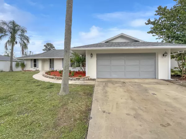 1625 SE Haverford ST, Port Saint Lucie, FL 34983