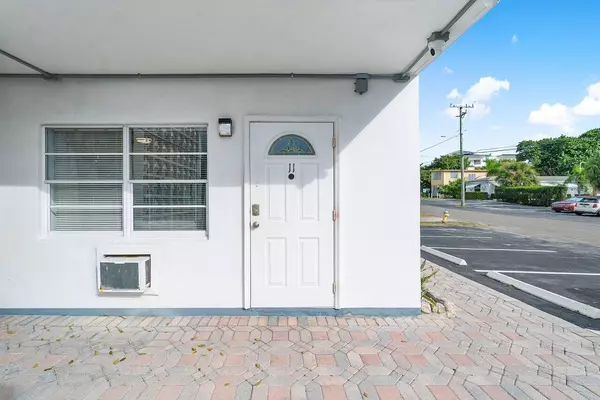 Deerfield Beach, FL 33441,120 NE 20th AVE 11