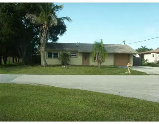 991 SE Walters TER, Port Saint Lucie, FL 34953