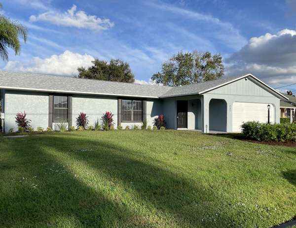 237 SE Whitmore DR, Port Saint Lucie, FL 34984