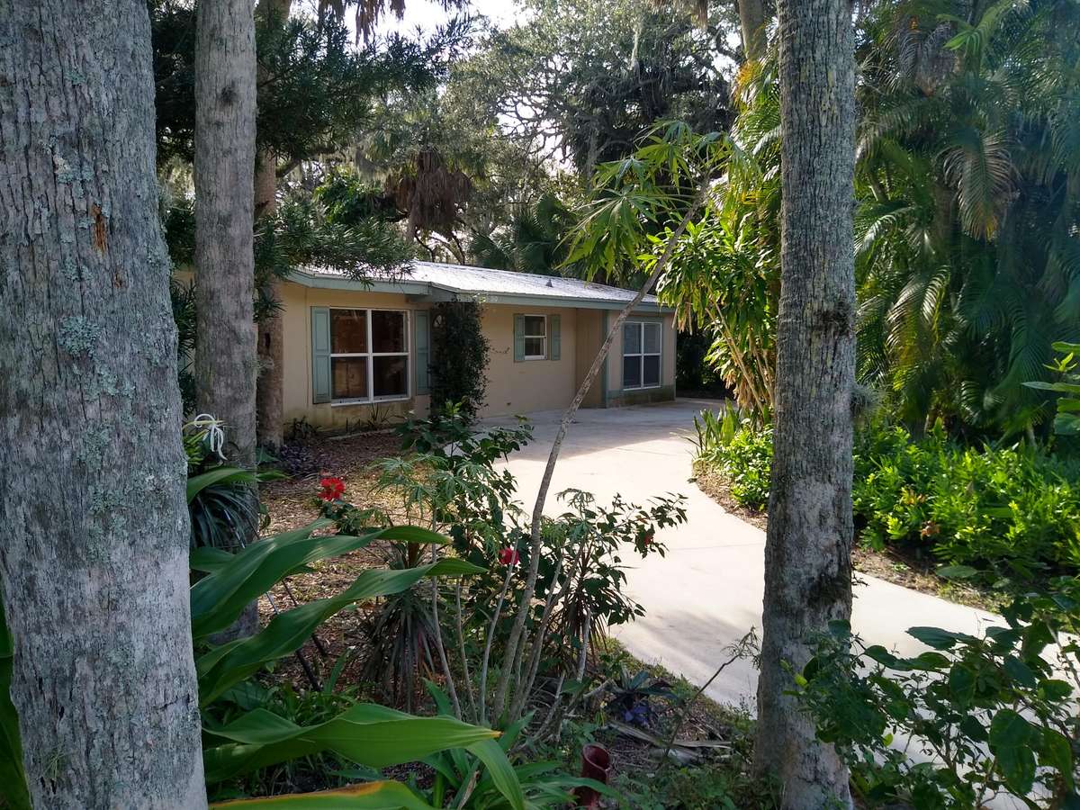 Vero Beach, FL 32963,510 Dahlia LN