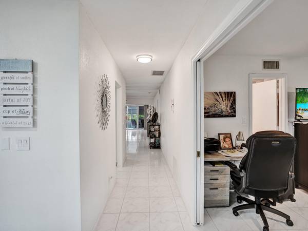 1640 NW N 18th AVE 104, Delray Beach, FL 33445