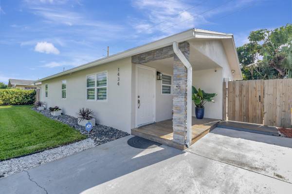 Lantana, FL 33462,1434 W Hardee ST