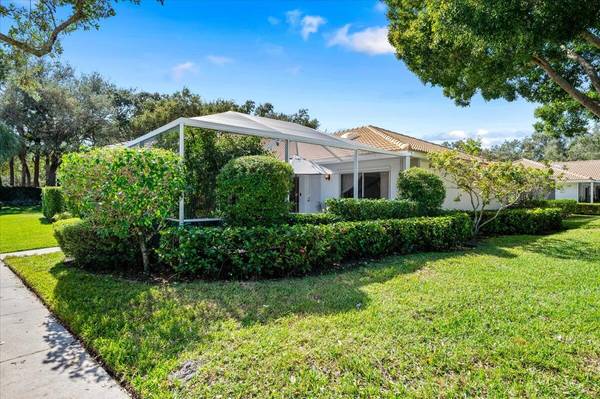 8902 Chapman Oak CT, Palm Beach Gardens, FL 33410