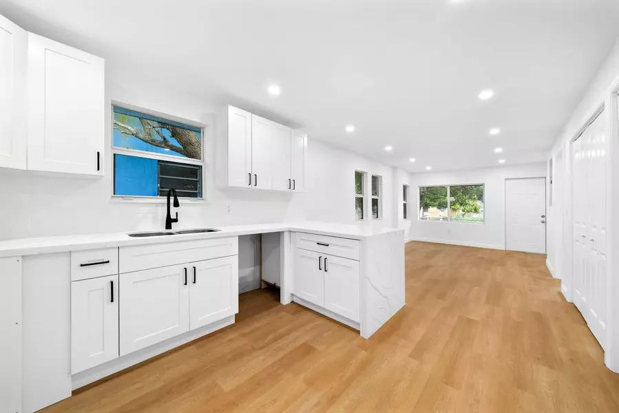 2902 NW 45th ST, Miami, FL 33142