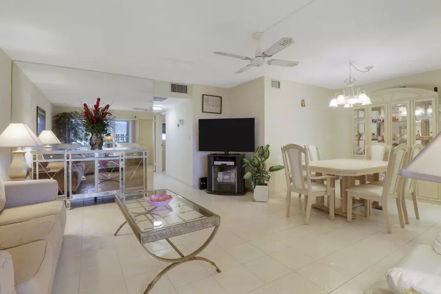 808 SE 7th ST 103, Deerfield Beach, FL 33441