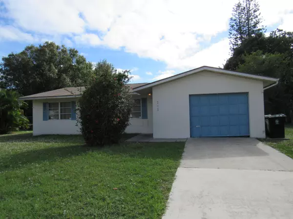 252 SW Lakehurst DR, Port Saint Lucie, FL 34983