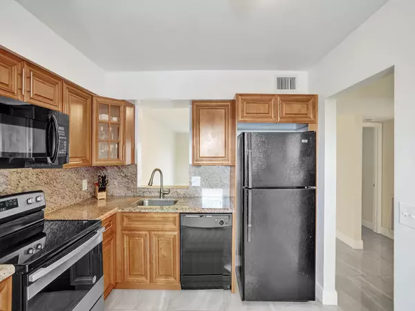 Delray Beach, FL 33446,14723 Cumberland DR B404