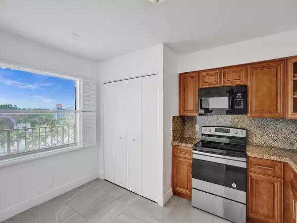 Delray Beach, FL 33446,14723 Cumberland DR B404