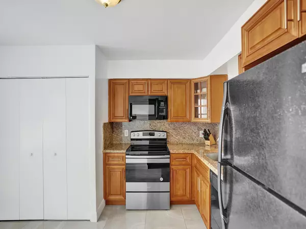 Delray Beach, FL 33446,14723 Cumberland DR B404