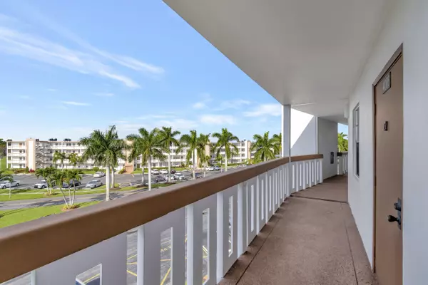 Boca Raton, FL 33434,4006 Cornwall A