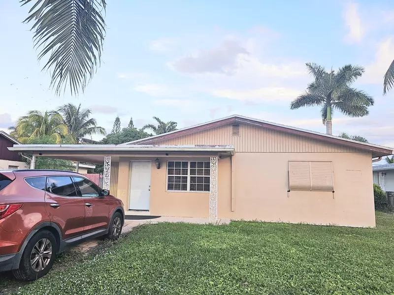 4880 Dell AVE, Lake Worth, FL 33461