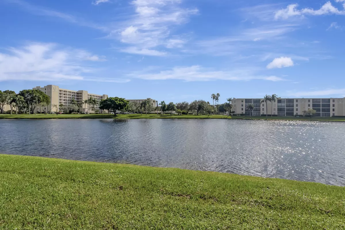 Delray Beach, FL 33446,7320 Amberly LN #210