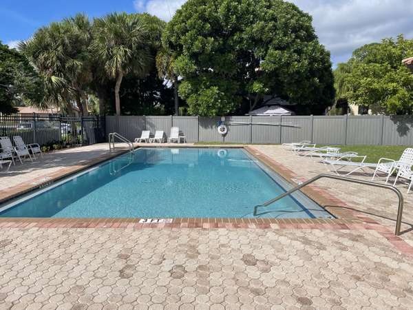 6309 White Pine WAY,  Lake Worth,  FL 33462