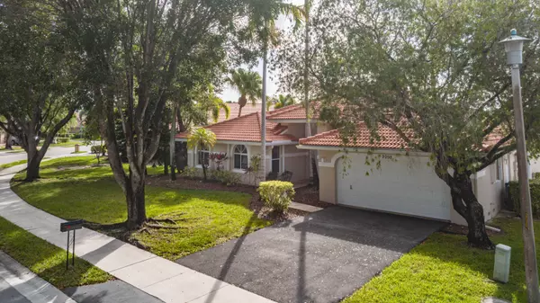 Coral Springs, FL 33076,9998 N Springs WAY