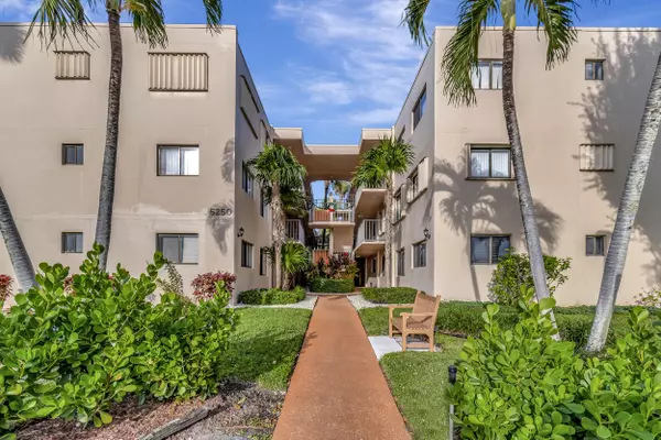5250 Las Verdes CIR 206, Delray Beach, FL 33484