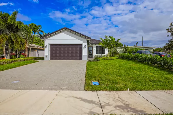 211 SW 7th AVE, Delray Beach, FL 33444