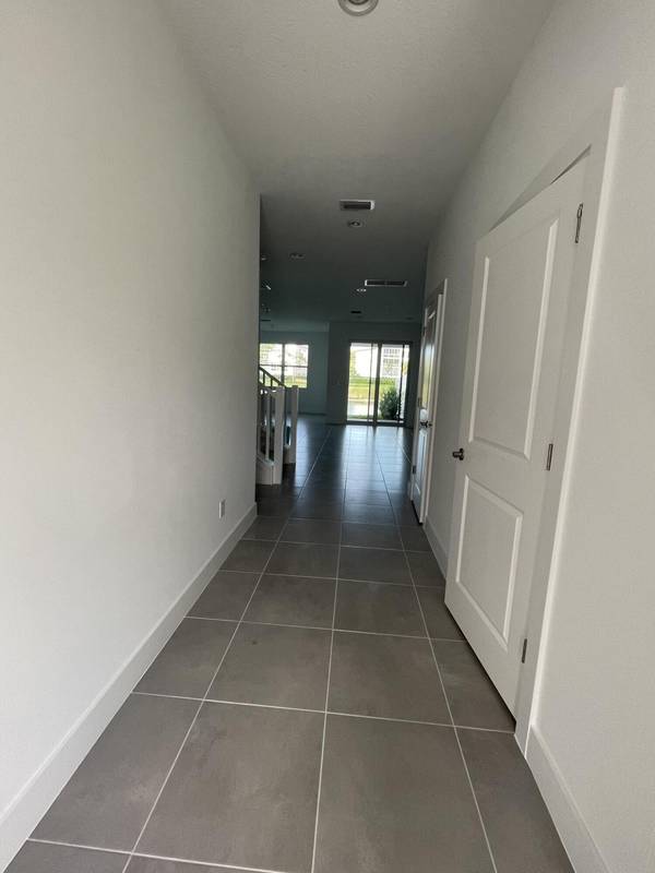 Deerfield Beach, FL 33442,615 Parsons WAY