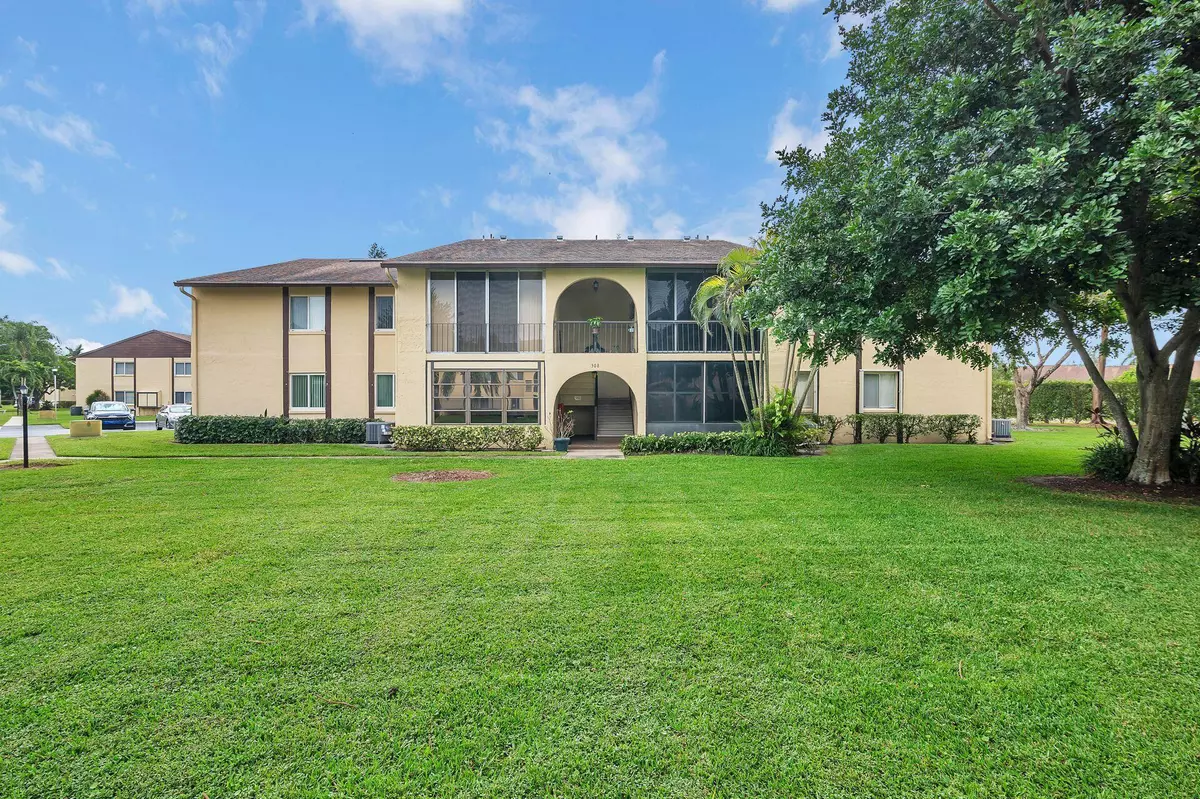 Greenacres, FL 33463,308 Pine Ridge CIR B-1