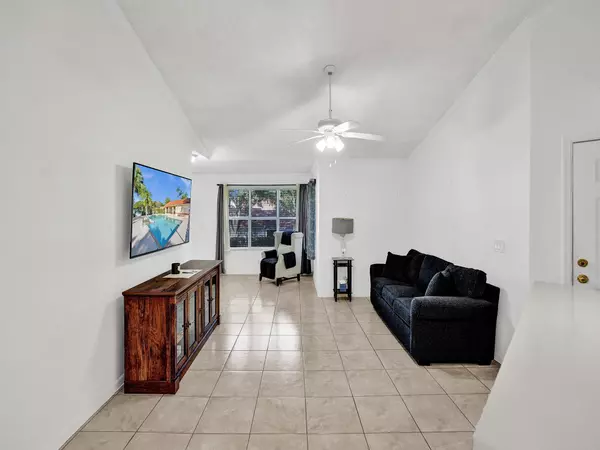 Margate, FL 33063,3440 N Pinewalk DR 522
