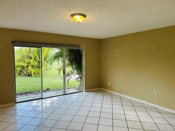 Deerfield Beach, FL 33442,4715 NW 3rd CT