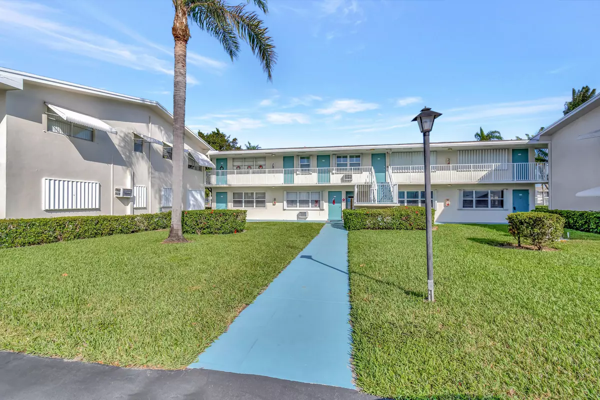 Boynton Beach, FL 33435,580 W Horizons 103