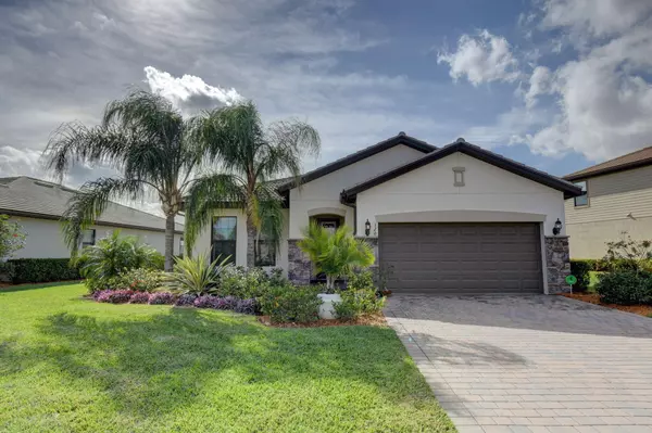 Port Saint Lucie, FL 34984,120 SE Courances DR