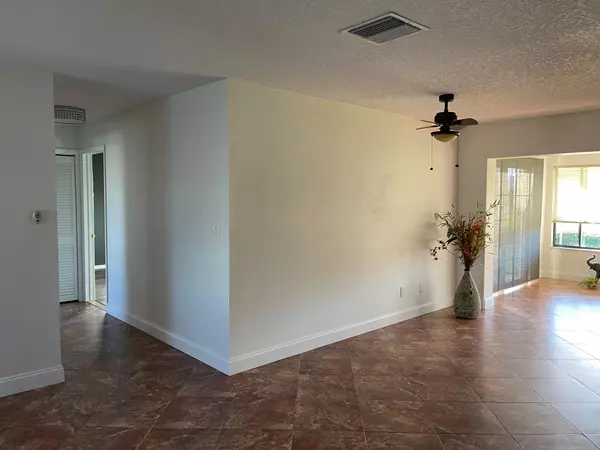 Boynton Beach, FL 33426,120 SW 15th CT