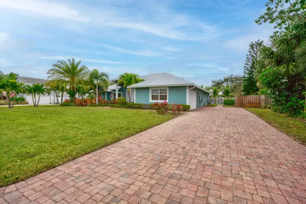 Tequesta, FL 33469,112 W Fairview