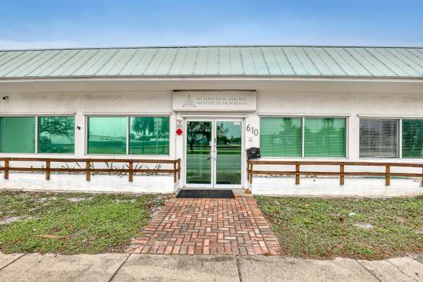 Lantana, FL 33462,610 N Dixie HWY