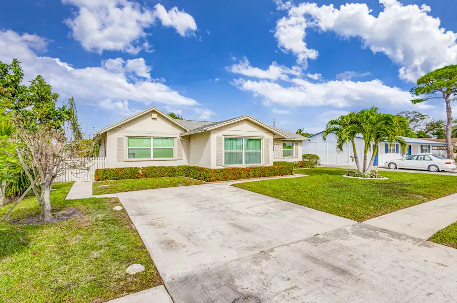 580 W 37th ST, Riviera Beach, FL 33404