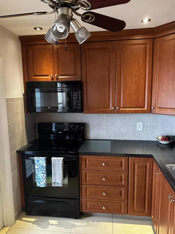 Lauderdale Lakes, FL 33319,4270 NW 40th ST 105