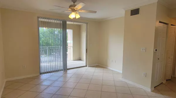 West Palm Beach, FL 33411,6533 Emerald Dunes DR 304