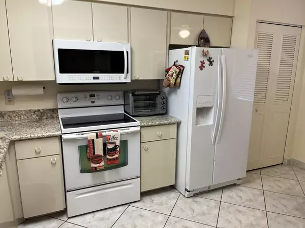 Delray Beach, FL 33446,14475 Strathmore LN #305