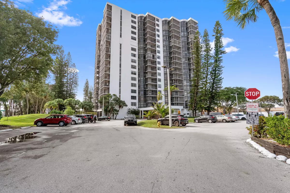 Aventura, FL 33180,20100 W Country Club DR 603