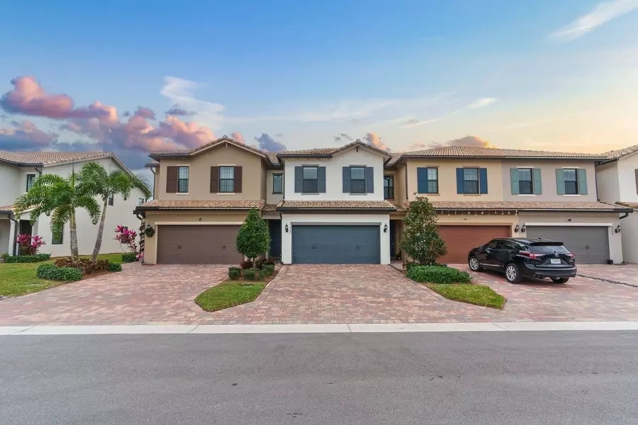 8242 Tailshot CT, Lake Worth, FL 33467