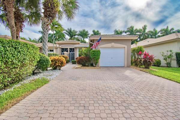 9823 S Crescent View DR, Boynton Beach, FL 33437