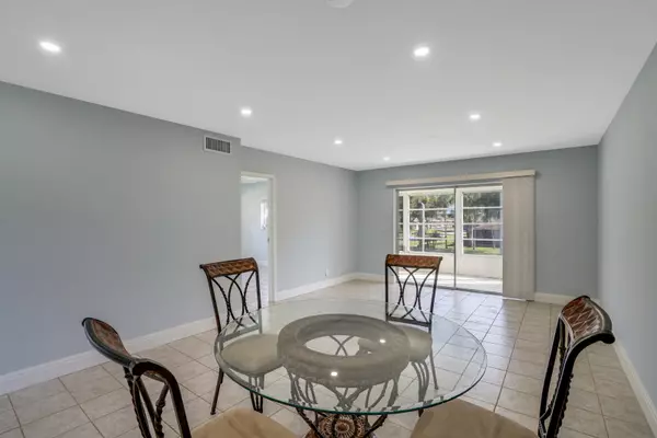Delray Beach, FL 33446,6 Abbey LN 201