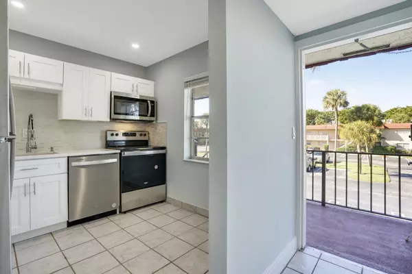 Delray Beach, FL 33446,6 Abbey LN 201
