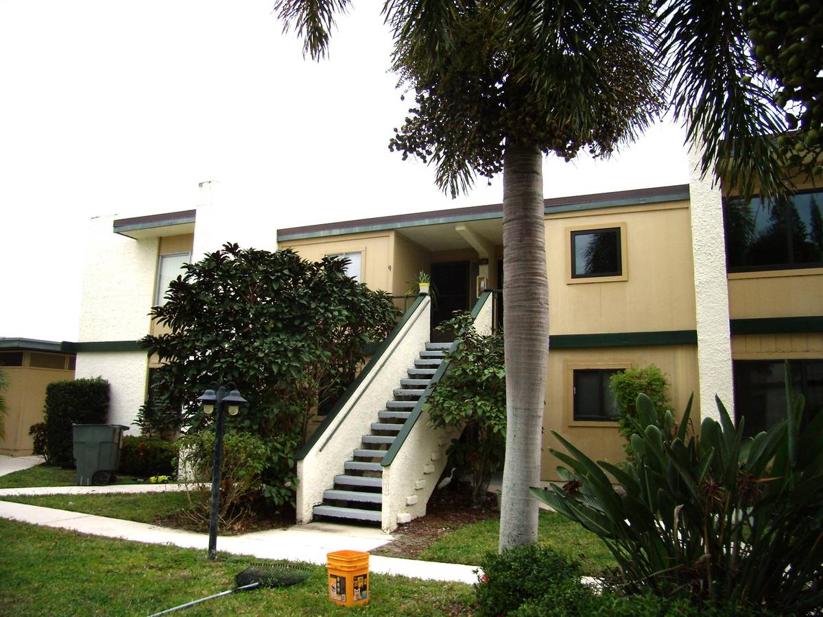 Jensen Beach, FL 34957,1550 NE 13th TER #B-9