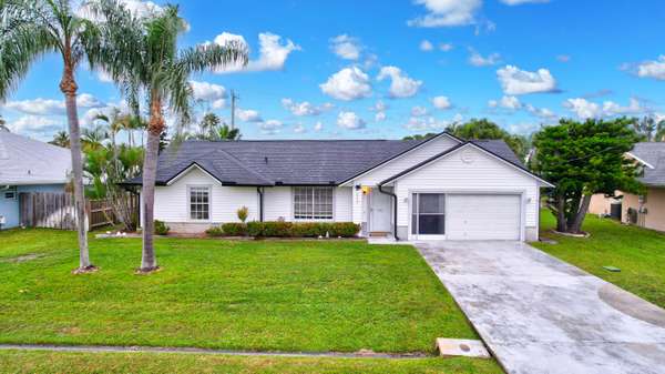 2737 SE Caladium AVE, Port Saint Lucie, FL 34952