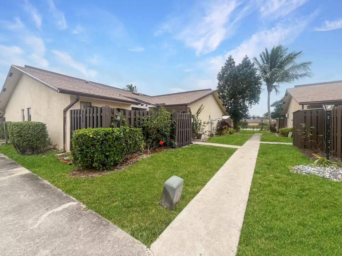 Palm Springs, FL 33461,1502 Waterview CIR