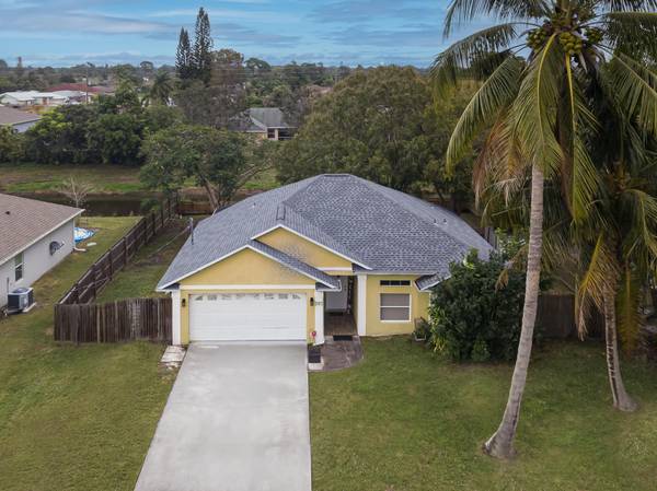 365 SE Whitmore DR, Port Saint Lucie, FL 34984