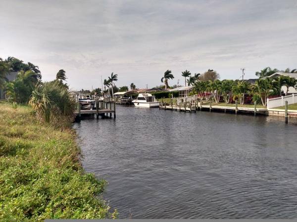 Cape Coral, FL 33990,1727 SE 16th ST Lot 21